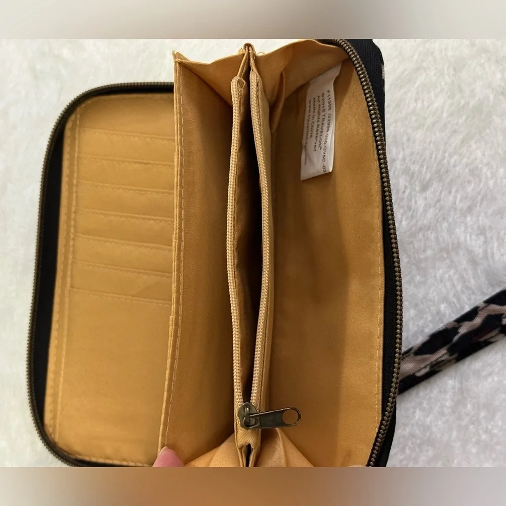 Travelon Leopard Print Wristlet ✈️